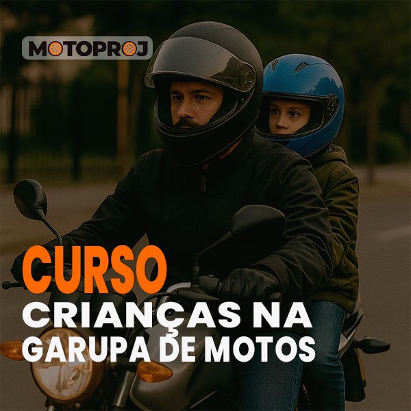 Pai e filho de capacete em moto durante curso de segurança passiva do MOTOPROJ