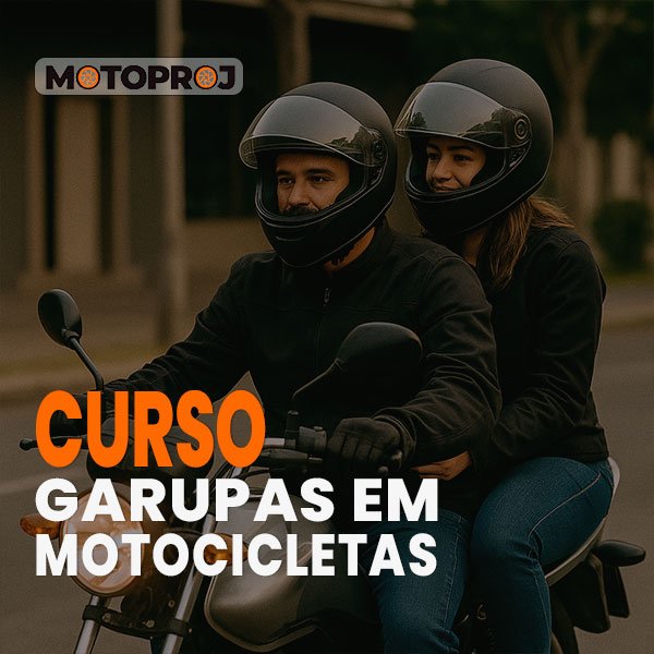 Casal pilotando com segurança durante curso de garupa do MOTOPROJ