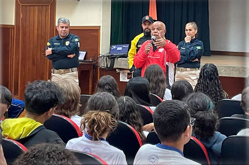 Carlos Beto em reuniões com autoridades políticas para criação de leis voltadas aos motociclistas